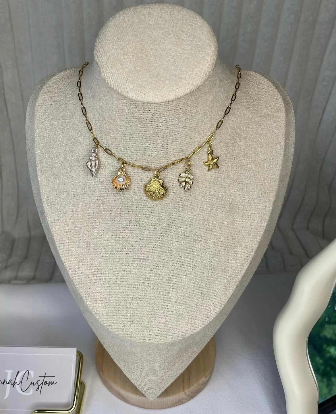 Collier White Summer