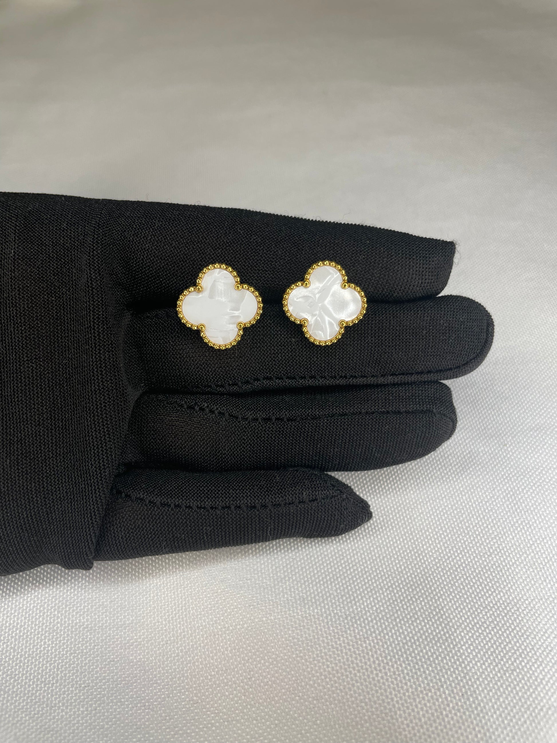 Boucle D'oreille White